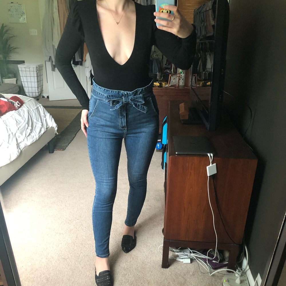 High Waist Ruffle Jeans | size 9 | 2 small holes - Picture 2 of 8